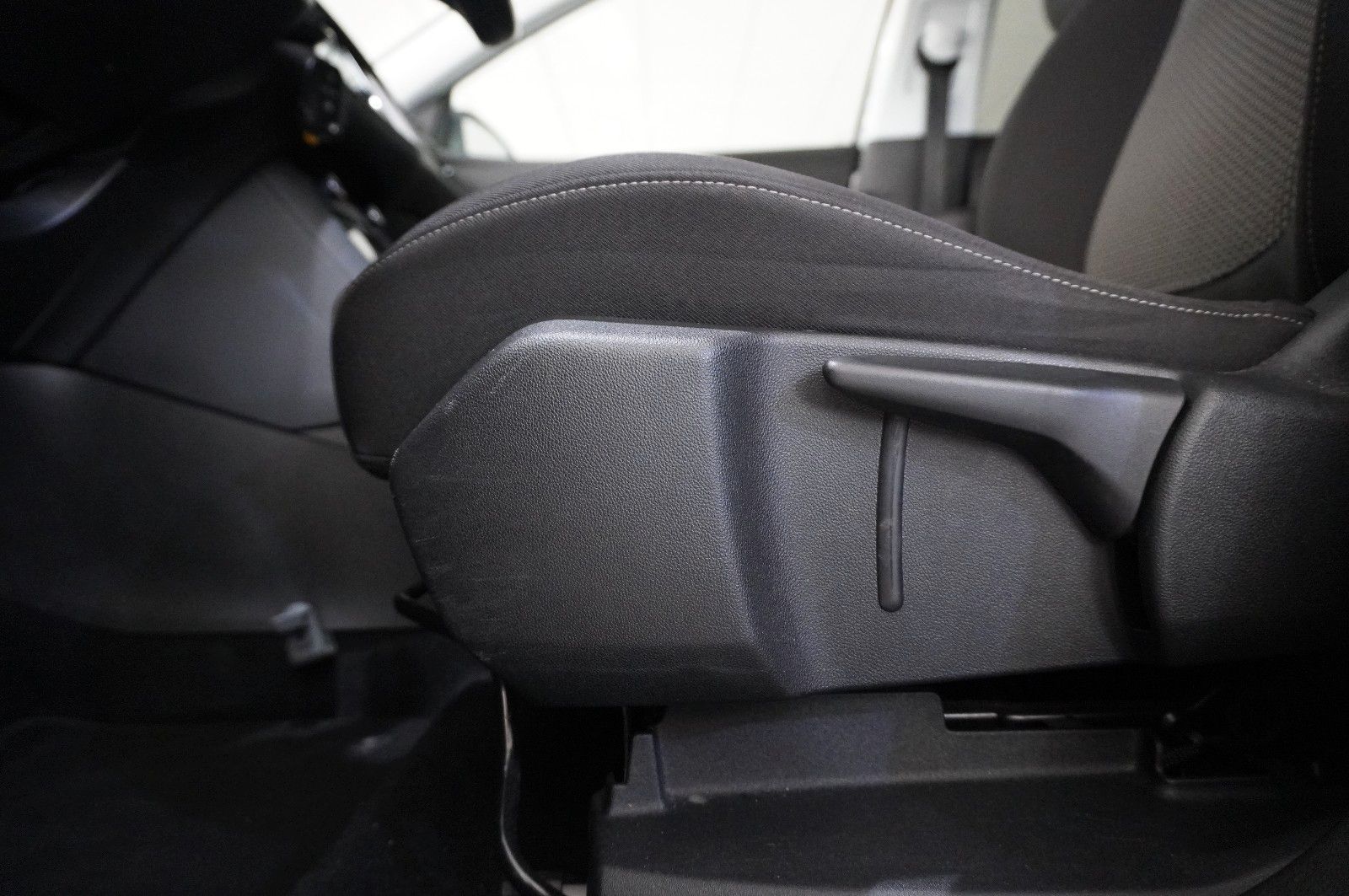 Fahrzeugabbildung Opel Grandland (X) 1.5D BUSINESS NAVI/LED/PDC/DAB/AHK