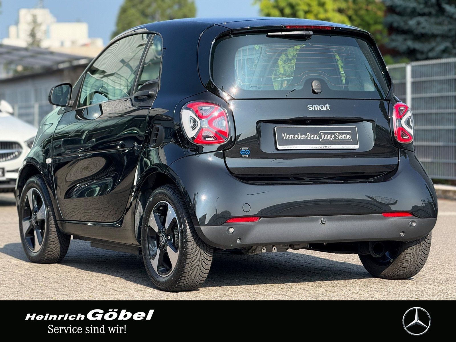 Fahrzeugabbildung Smart SMART EQ FORTWO*PANO*AMBIENTE*KAMERA*LED*PDC