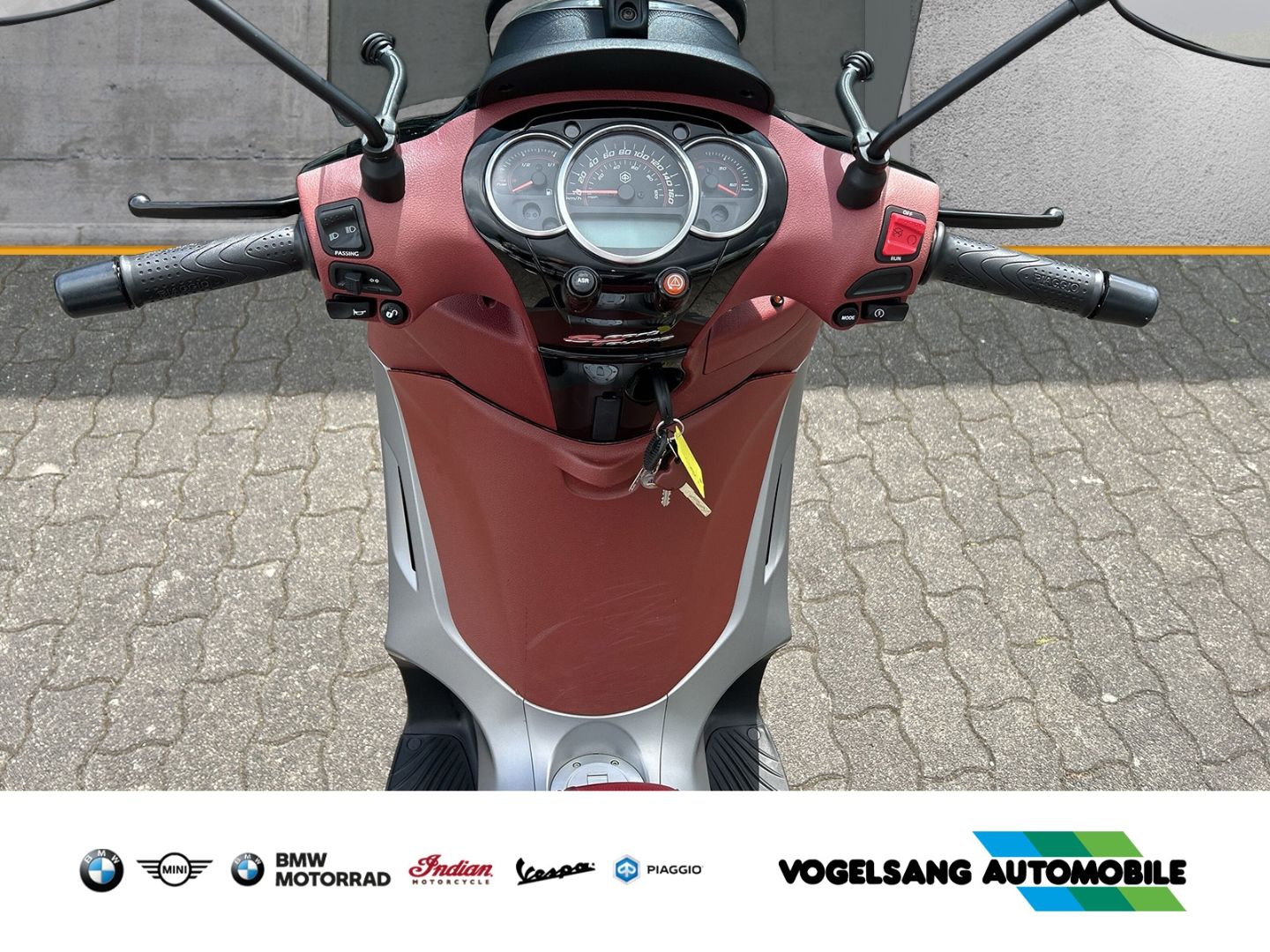 Fahrzeugabbildung Piaggio Beverly 350 Sport, Topcase mit Polster, Windschu