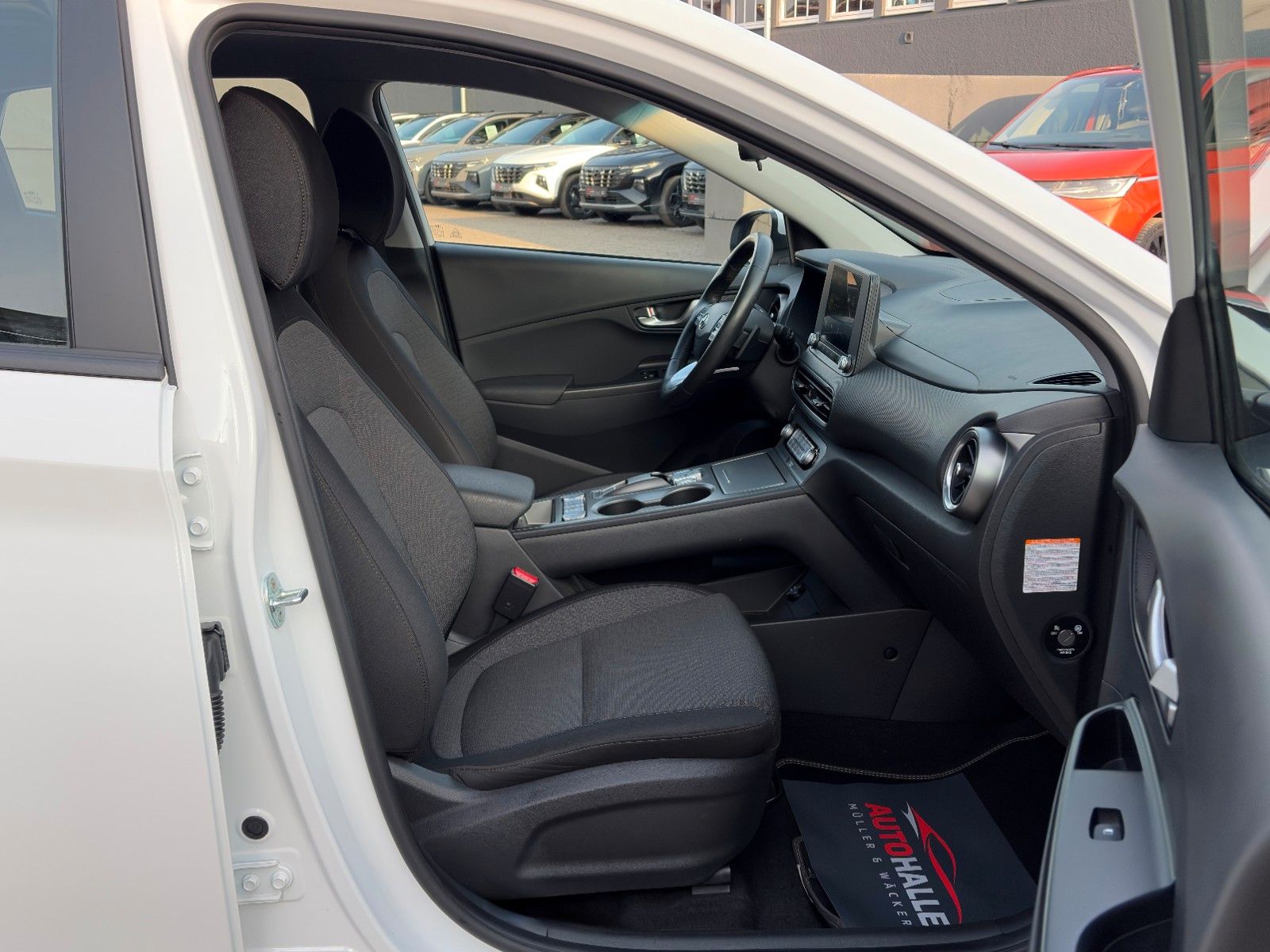 Fahrzeugabbildung Hyundai Kona Elektro Select 2WD CarPlay SHZ LHZ ACC