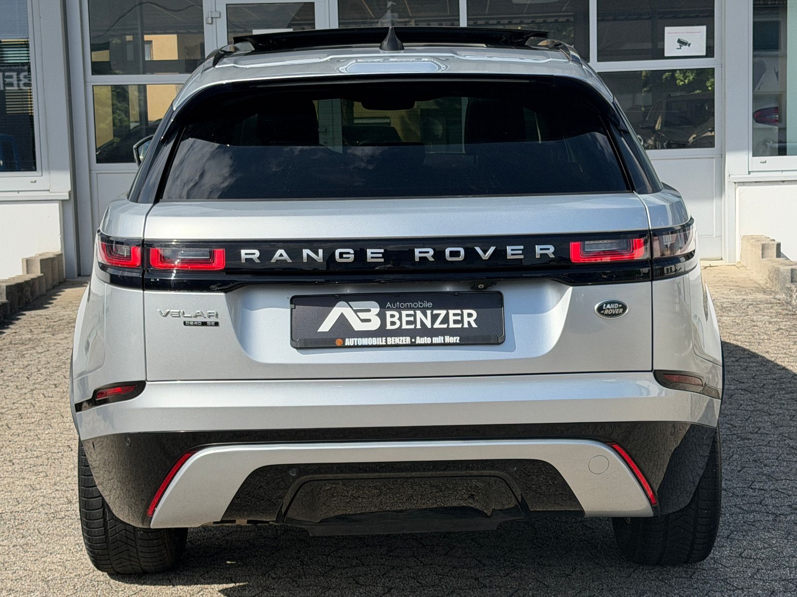 Fahrzeugabbildung Land Rover Range Rover Velar SE/PANO/KAMERA/MERIDIAN/MASSAG
