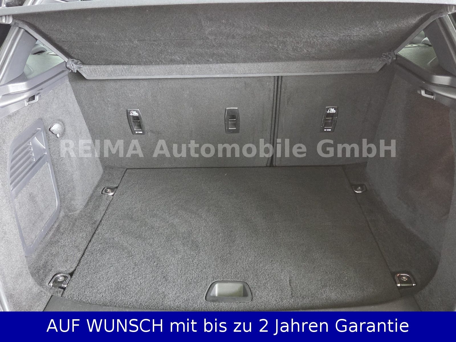 Fahrzeugabbildung Land Rover Range Rover Evoque 2,0D SE, Navi, Xenon, 20" Alu