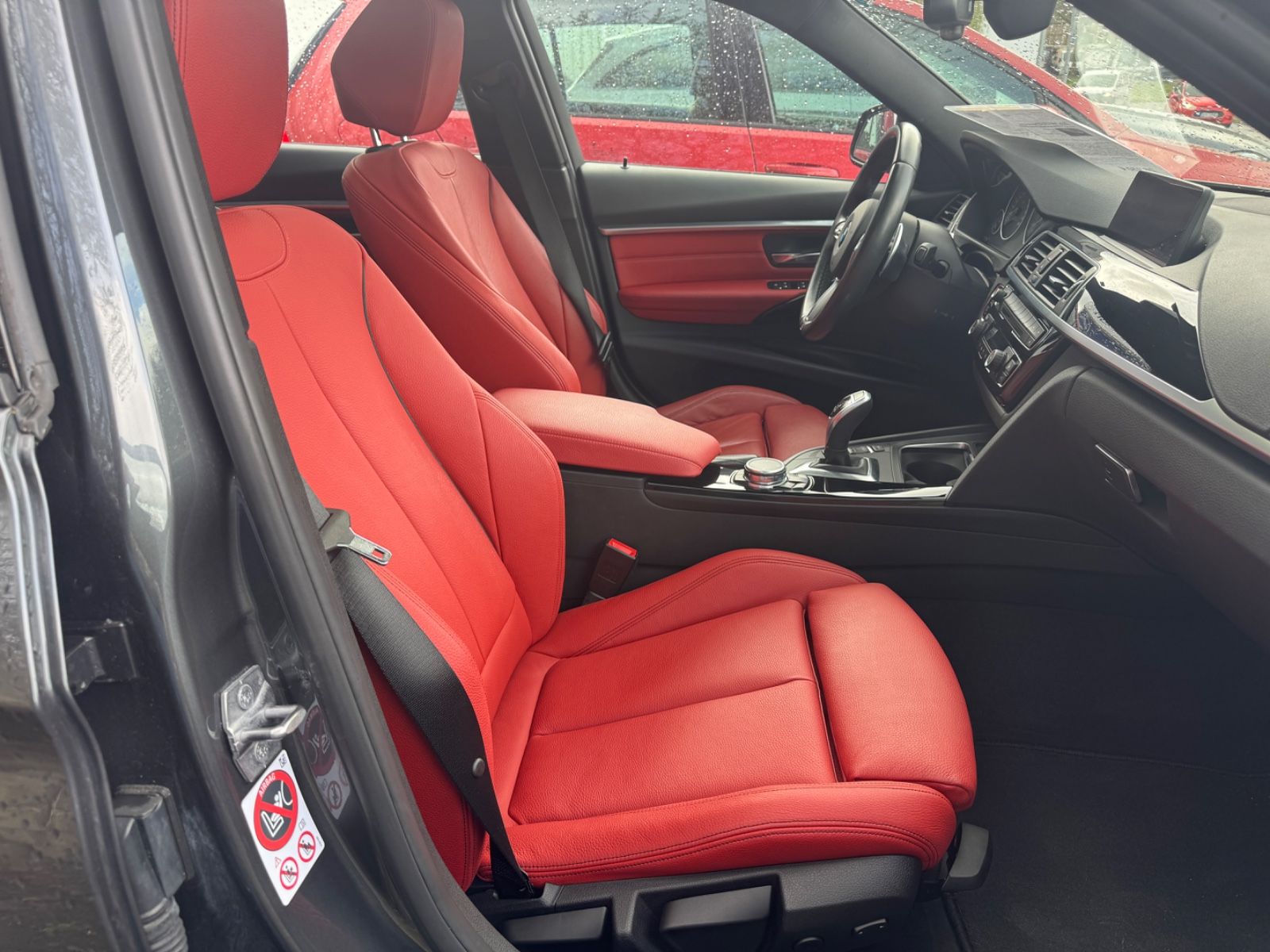 Fahrzeugabbildung BMW 330 xDrive Sport Line Panorama+HUD+erst 37500km