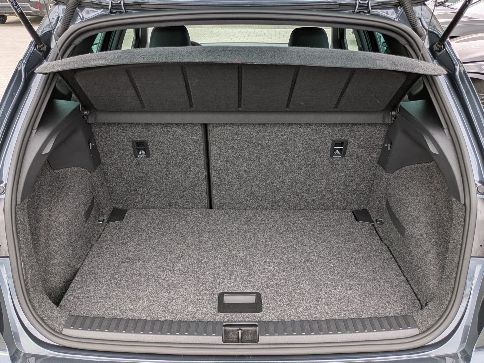 Fahrzeugabbildung SEAT Arona 1.0 TSI FR DSG AHK*ACC*LED*APP*DAB*KAMERA