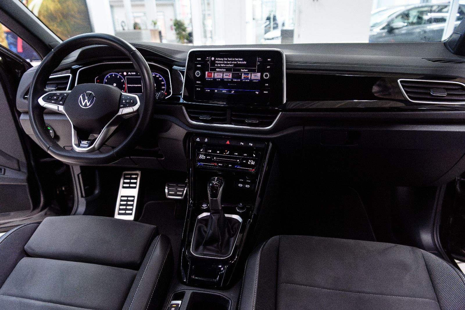 Fahrzeugabbildung Volkswagen T-Roc R-Line+LED+AHK+ACC+SIDEASISST+SHZ+EL.HK