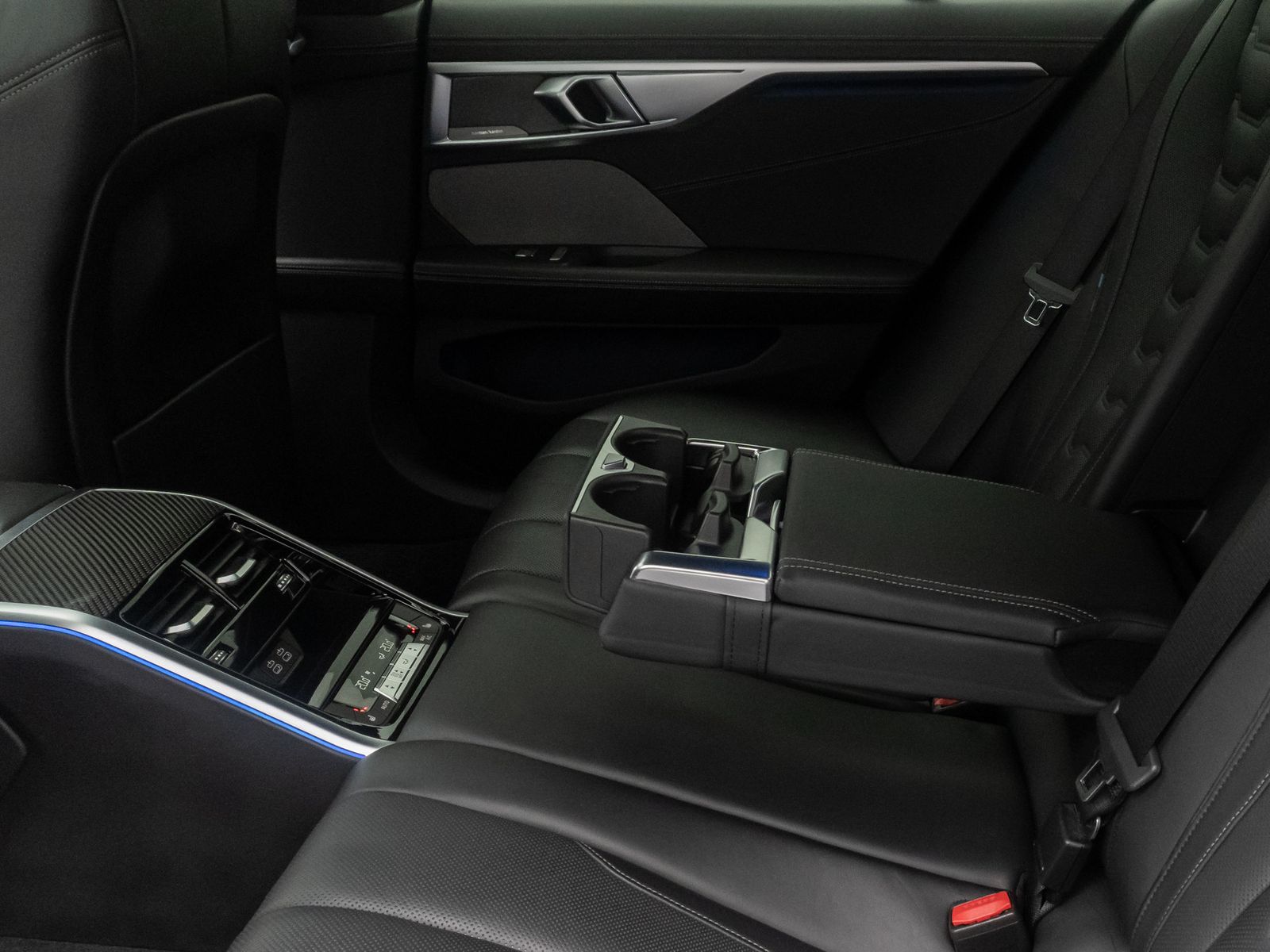 Fahrzeugabbildung BMW M850i xD Gran Coupé 360°Laser SoftCl DispKey 20"