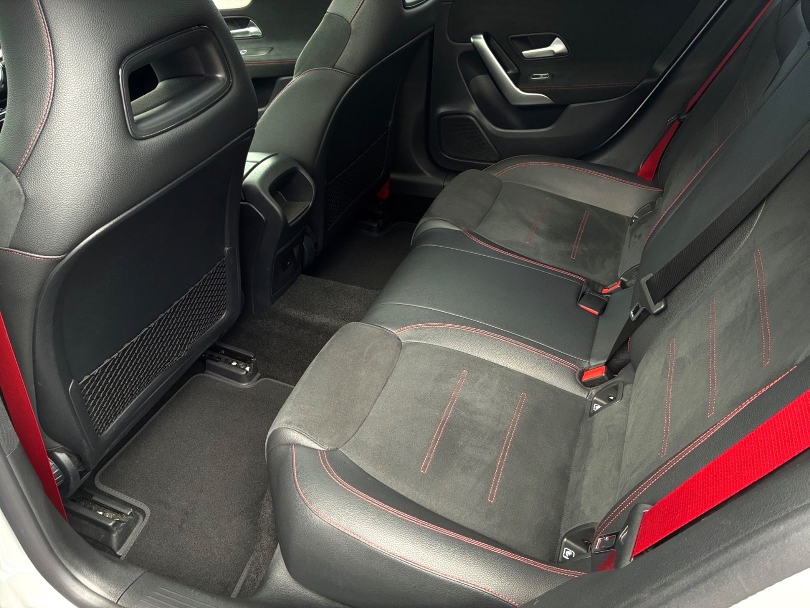 Mercedes-Benz CLA 35 AMG 4M Pano Kamera Multibeam Ambiente LED foto 20