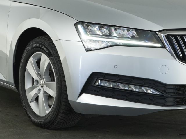 Superb COMBI AMBITION TDI DSG+NAVI+SITZHEIZUNG+K