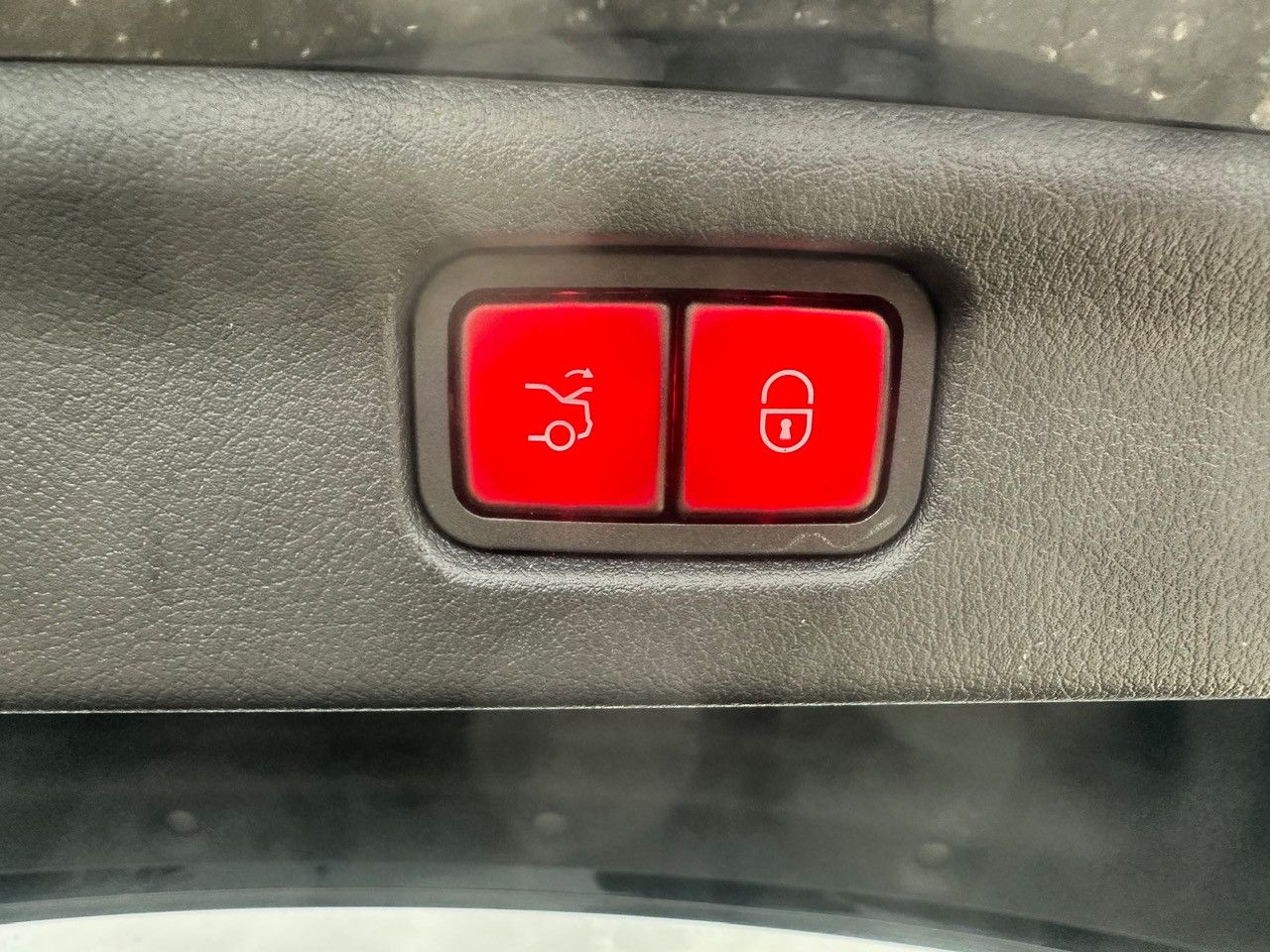 Fahrzeugabbildung Mercedes-Benz C 300 d AMG LINE+AVANTGARDE*1.HAND*