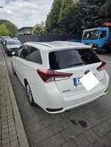 Toyota Auris Touring S. Hybrid 1,8-l-VVT Team Deuts... - Toyota Auris: Sitzheizung