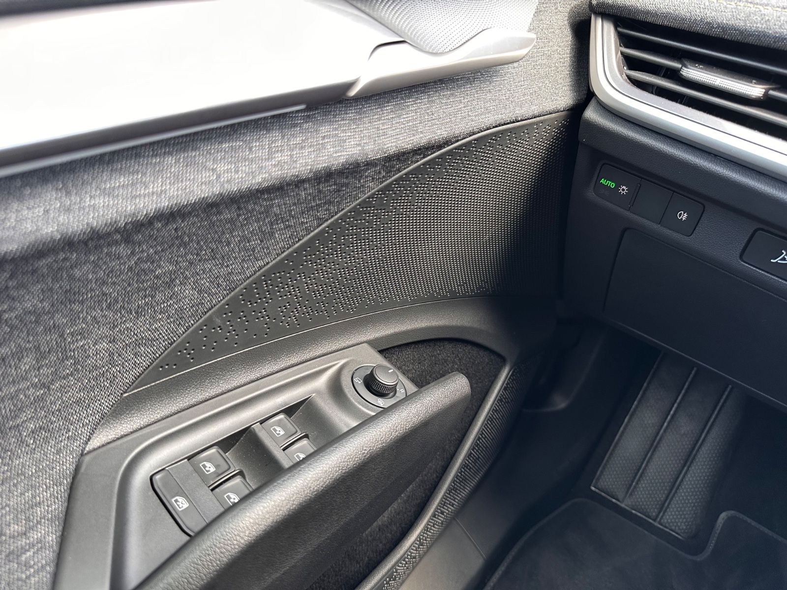 Fahrzeugabbildung SKODA Elroq 60 Loft AHK/ACC/Navi/LED/RFK/PDC/APP