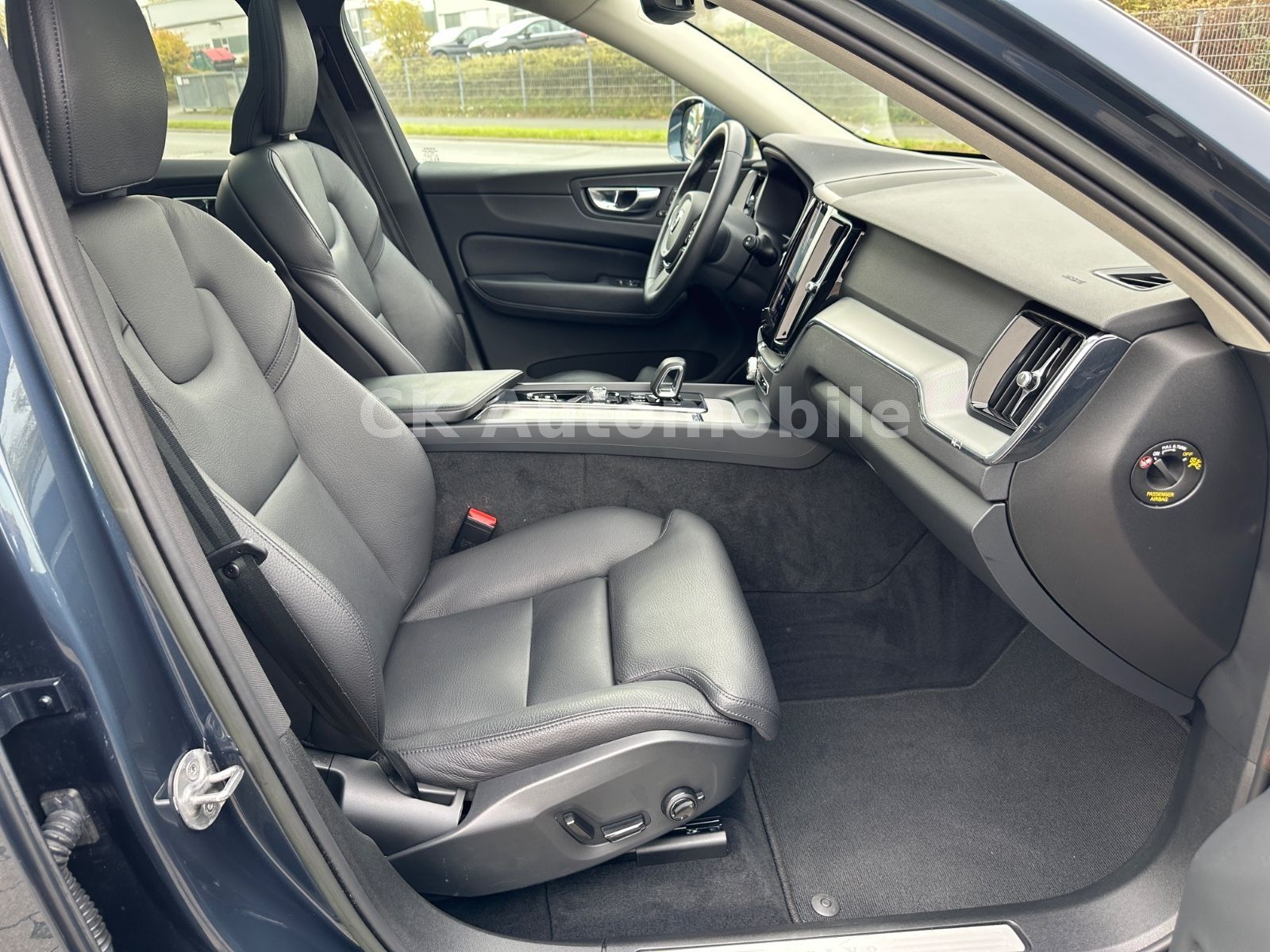 Fahrzeugabbildung Volvo XC60 B4 Plus Bright AWD/Navi/Leder/Pano/LED/Kam.