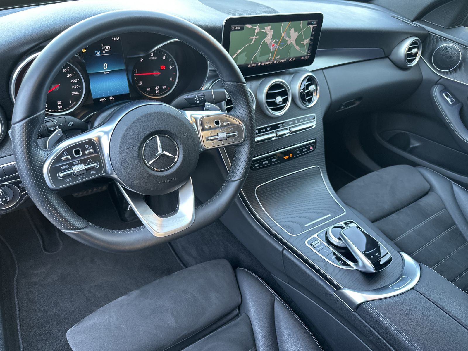 Fahrzeugabbildung Mercedes-Benz C 300d T 4M AMG Line NAV+LED+KAMERA+DISTRONIC+PP