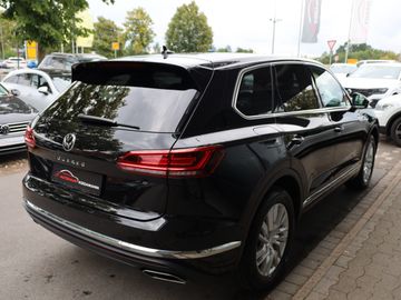 Volkswagen Touareg - 12