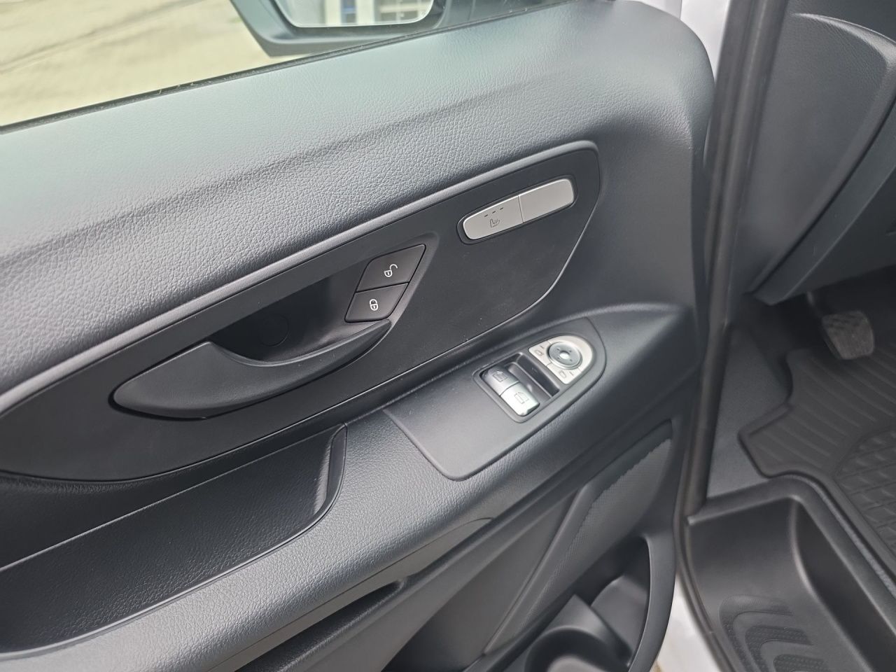 Fahrzeugabbildung Mercedes-Benz Vito 116 CDI KAP/L*NAVI*AHK*MBUX*Kamera* AHK SHZ