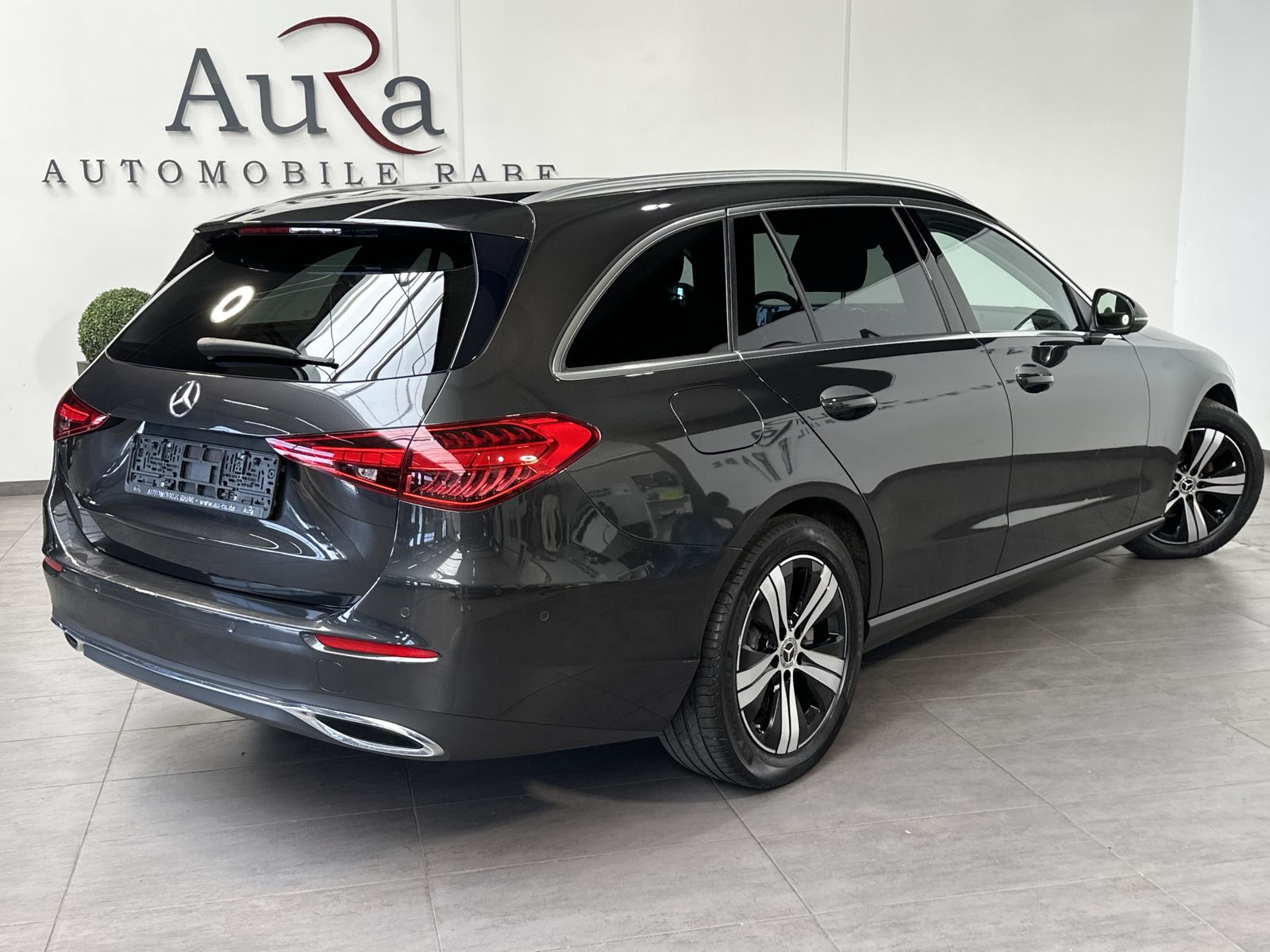 Fahrzeugabbildung Mercedes-Benz C 200d T Avantgarde NAV+LED+AHK+VCOCK+CARPLAY+PP