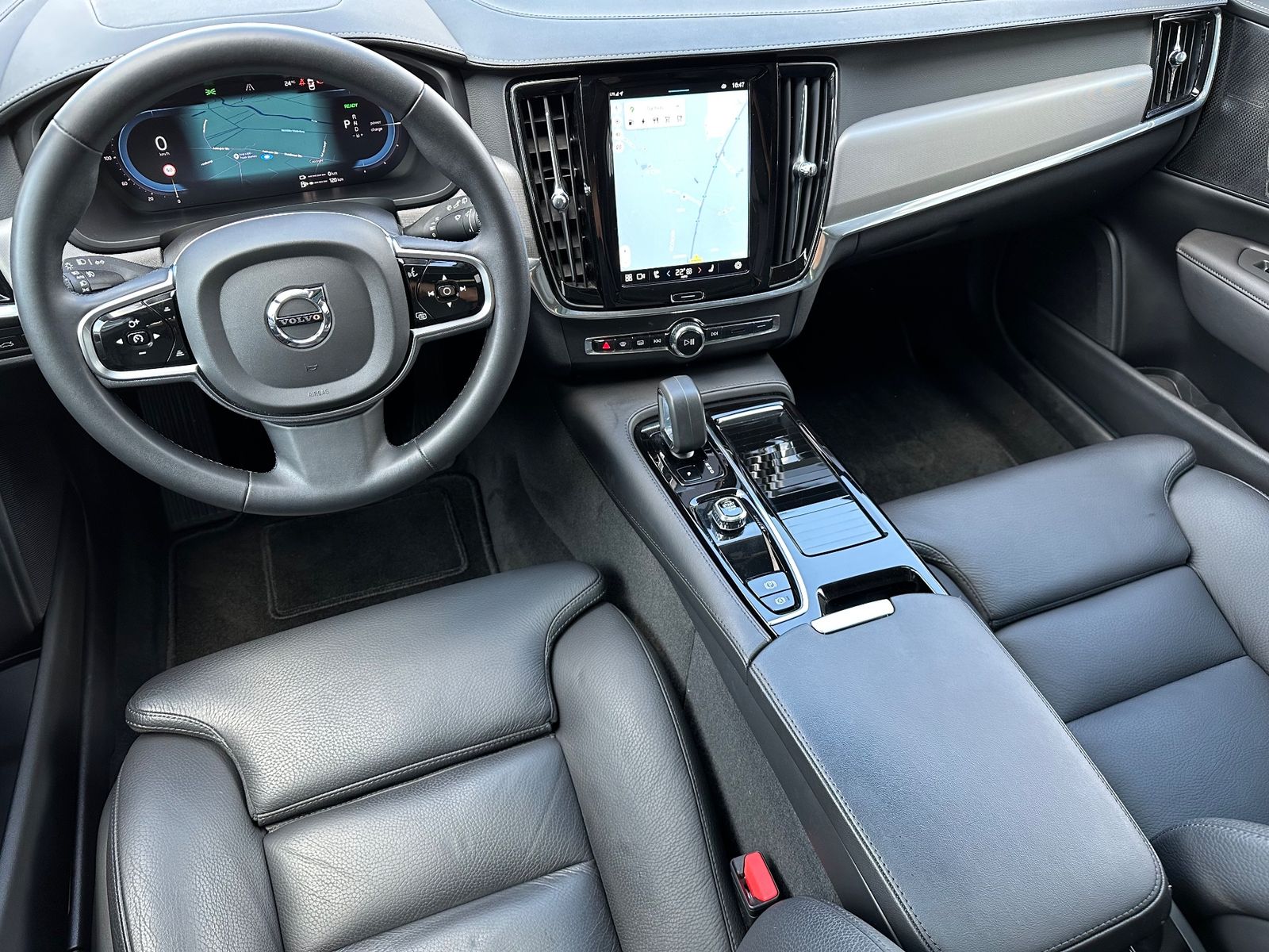 Fahrzeugabbildung Volvo V90 T8 Ultimate Dark NAV+LED+PANO+ACC+AHK+H&K+VC