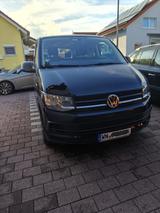 Volkswagen T6 Multivan DSG Kurz Trendline - Volkswagen T6 Multivan mit Diesel-Antrieb: Schwarz