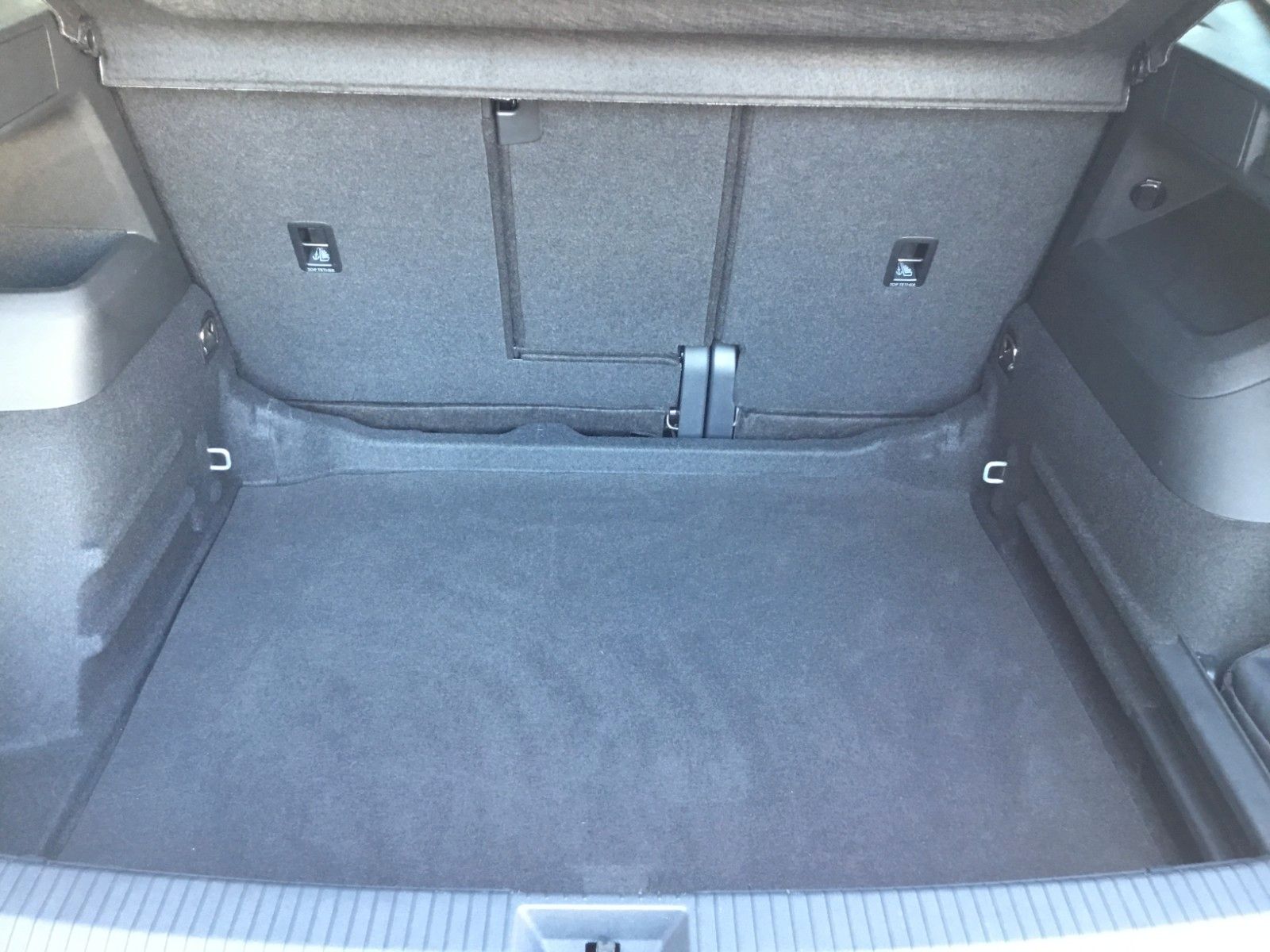 Fahrzeugabbildung Volkswagen Tiguan 1.5 eTSI DSG+AHK+LED+Kamera+Sitzheizung