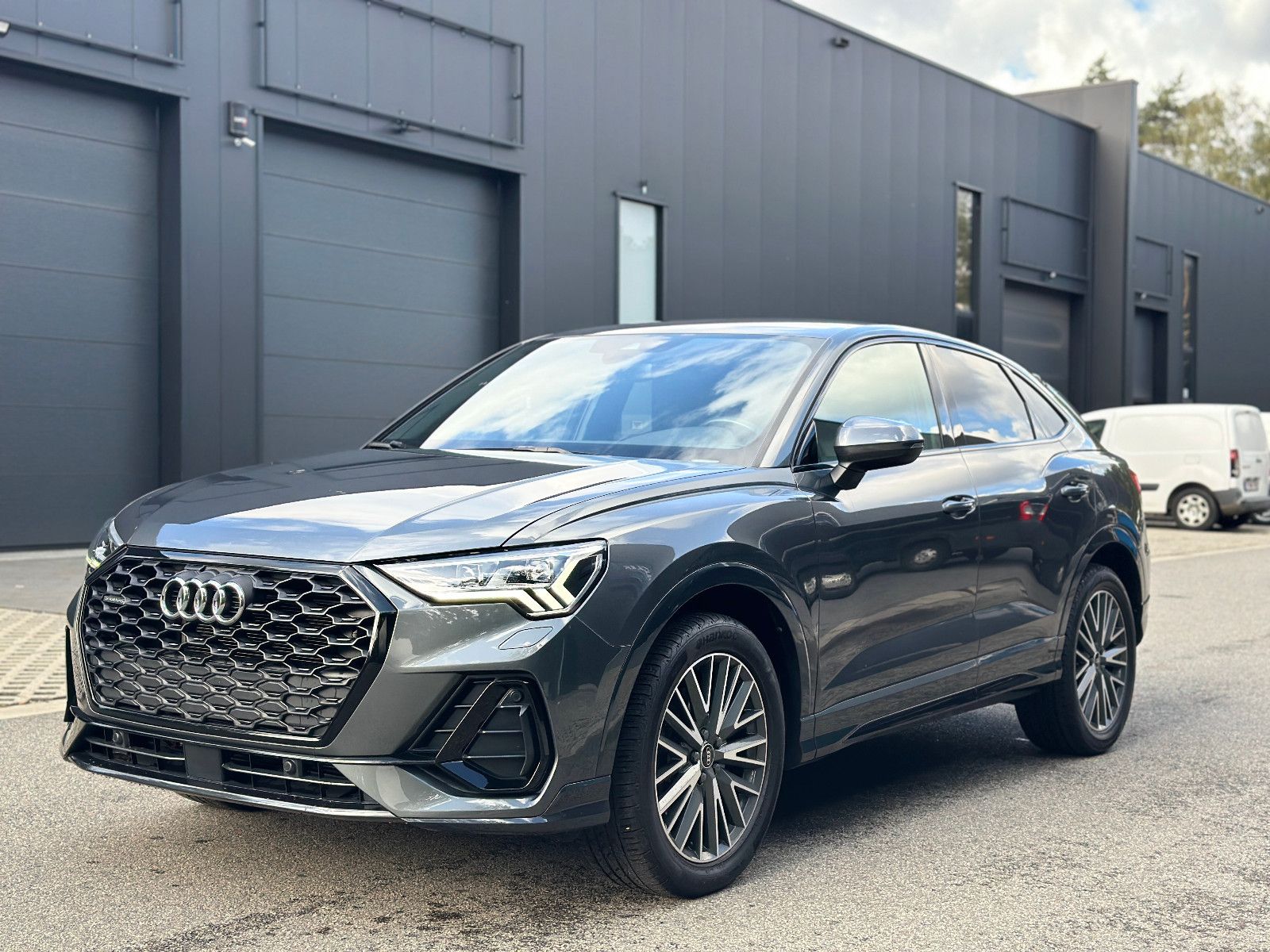 Audi Q3 SB 40 TFSI quattro 3x S line*MATRIX*ACC*SHZ imagem 3