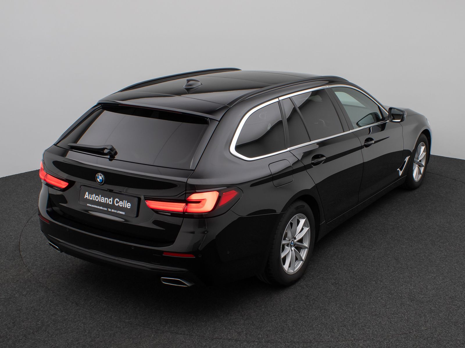 Fahrzeugabbildung BMW 520d Panorama Kamera DAB HiFi AHK M Sport Alarm