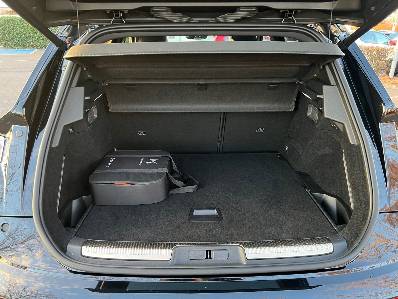 Fahrzeugabbildung DS Automobiles DS7 Crossback E-Tense 4x4 300 Anhängerkupplung