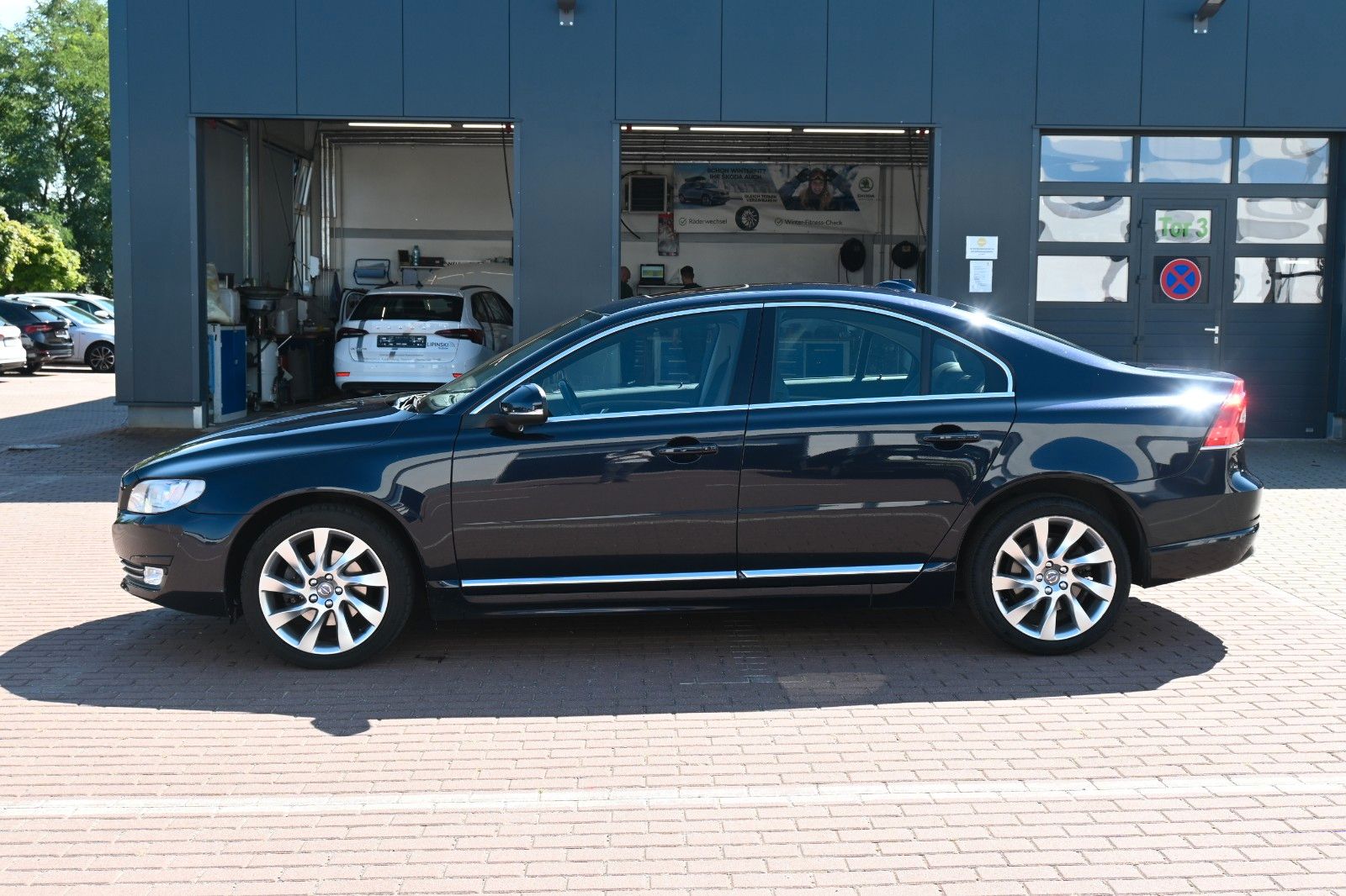 Fahrzeugabbildung Volvo S80 D4 Mom*AT*ACC*NAV*SITHZ*PANO*XEN*Top