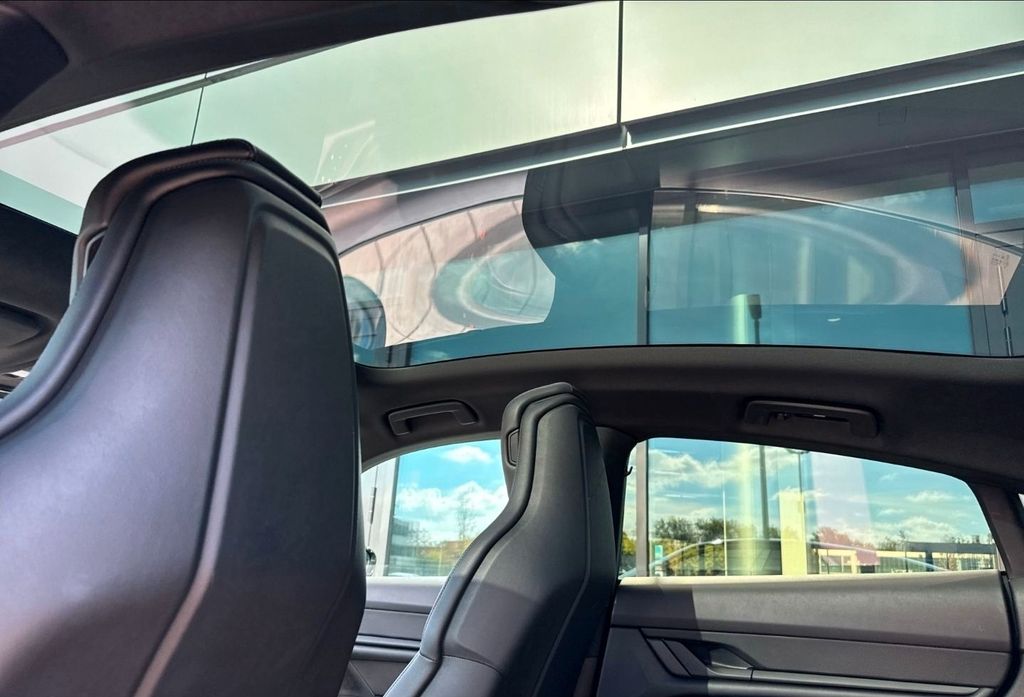 PORSCHE Taycan 2022