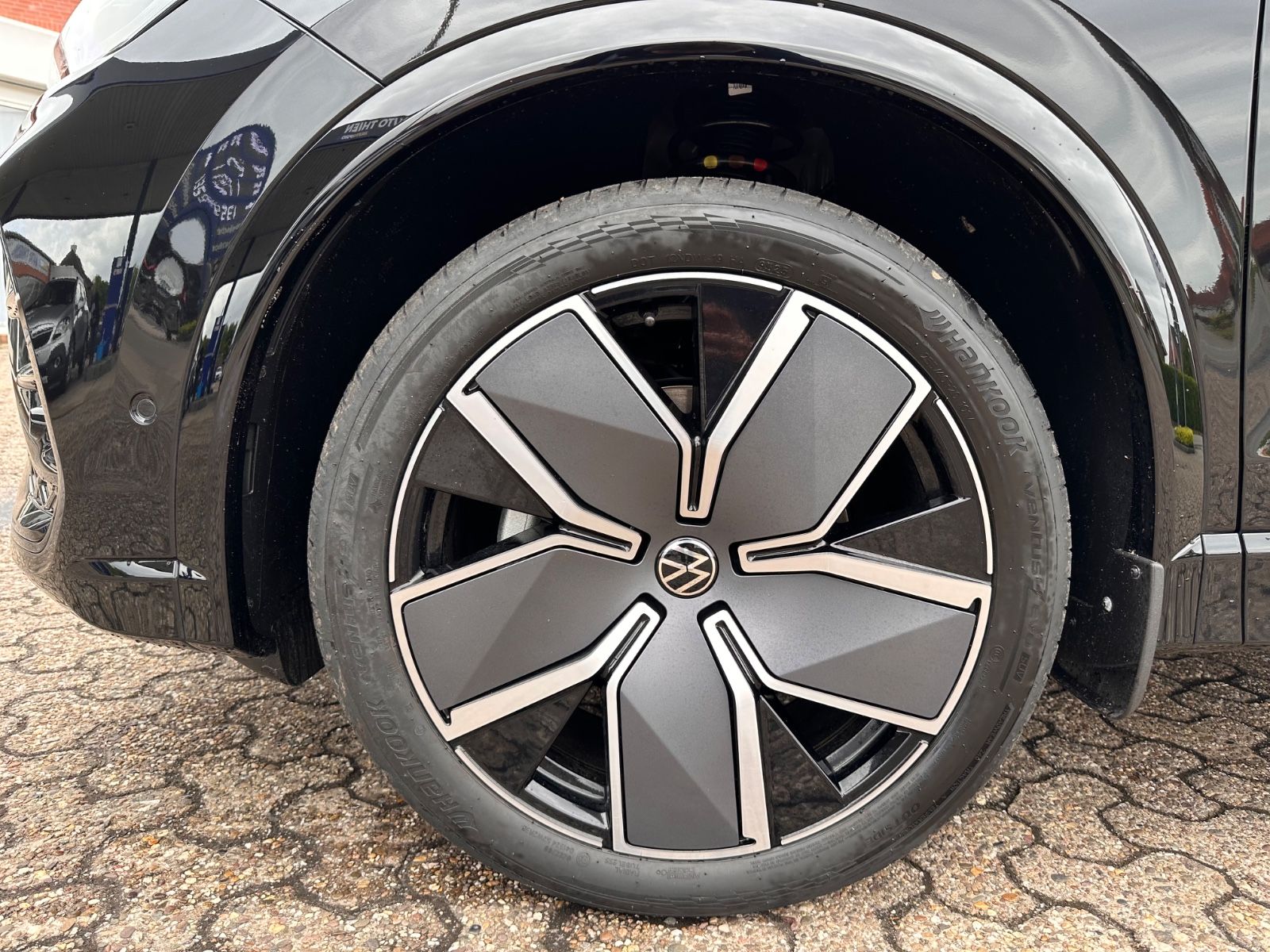 Fahrzeugabbildung Volkswagen Tiguan 2.0 TDI 4M R-Line AHK/Black/Pano/ACC/LED