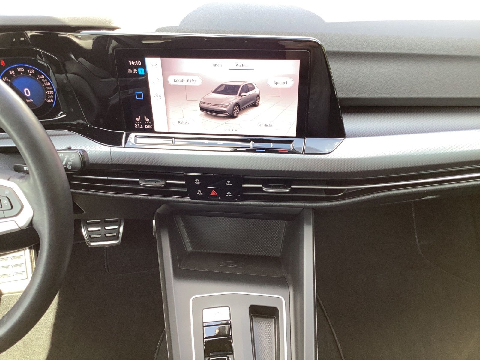 Fahrzeugabbildung Volkswagen Golf VIII eTSI Active DSG LED AHK Navi AID ACC P