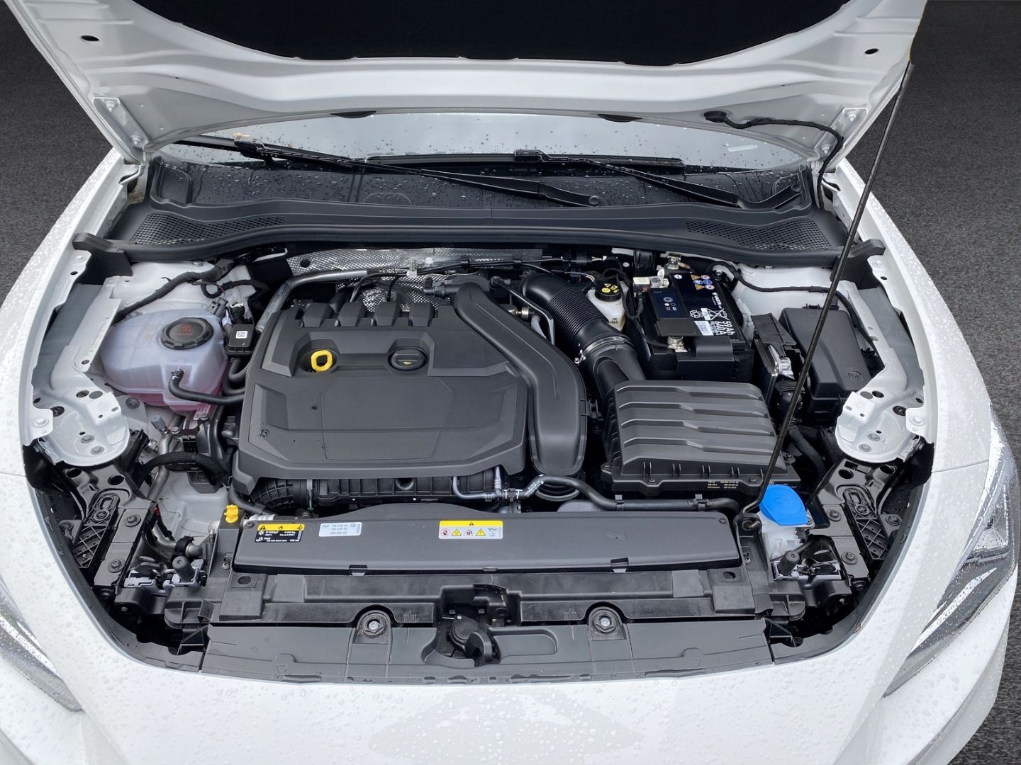 Fahrzeugabbildung SEAT Leon Seat  1,5 eTSI*PDC*NAVI*SHZ*ALLU*