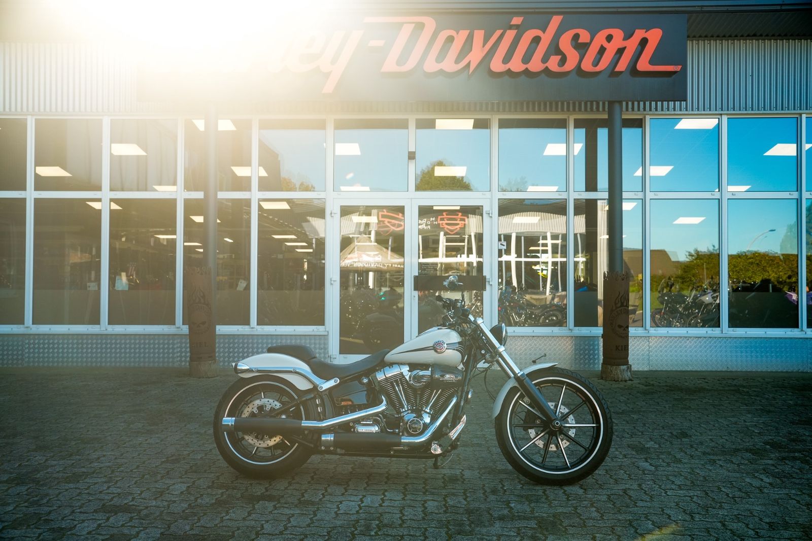 Fahrzeugabbildung Harley-Davidson FXSB Breakout 103 cui - Remus - Screamin' Eagle