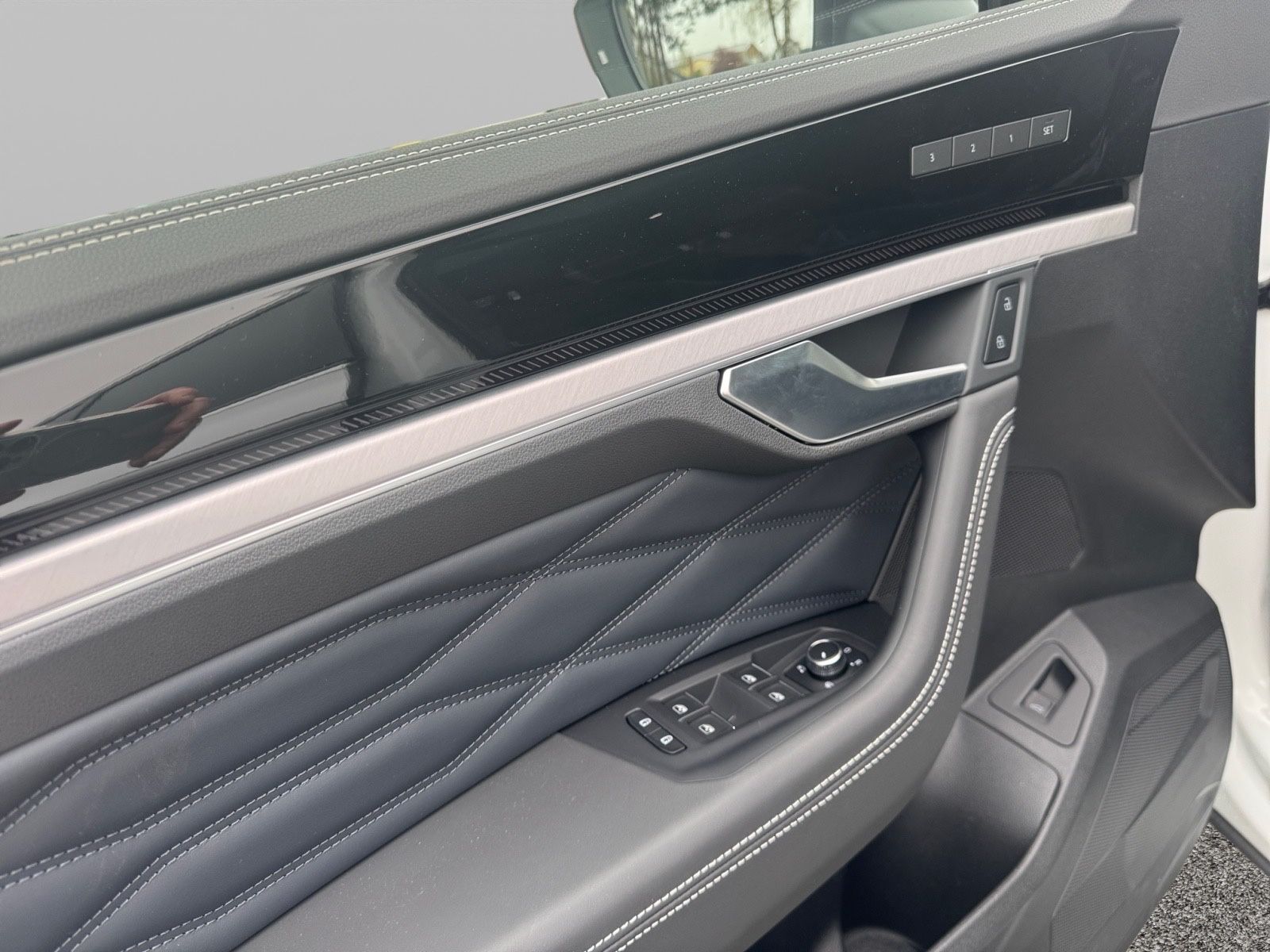 Fahrzeugabbildung Volkswagen Touareg R-Line Black Style Voll Facelift 5J Gara