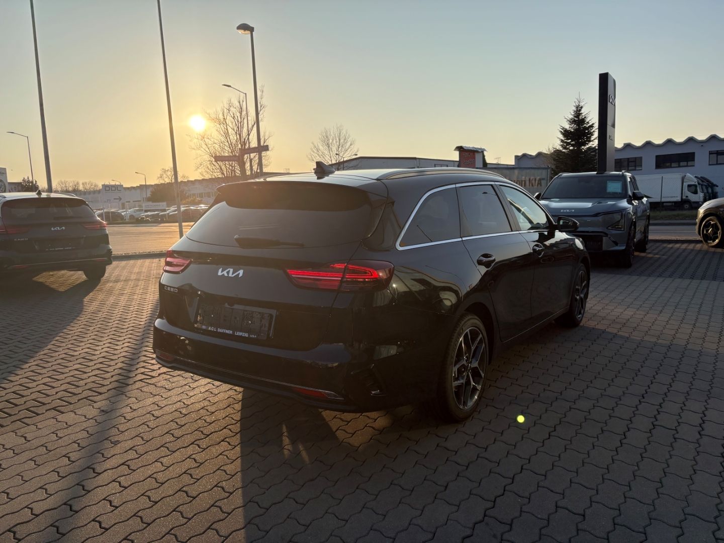 Fahrzeugabbildung Kia Ceed_sw Ultimate Kamera PDC SHZ Verkehrszeichen