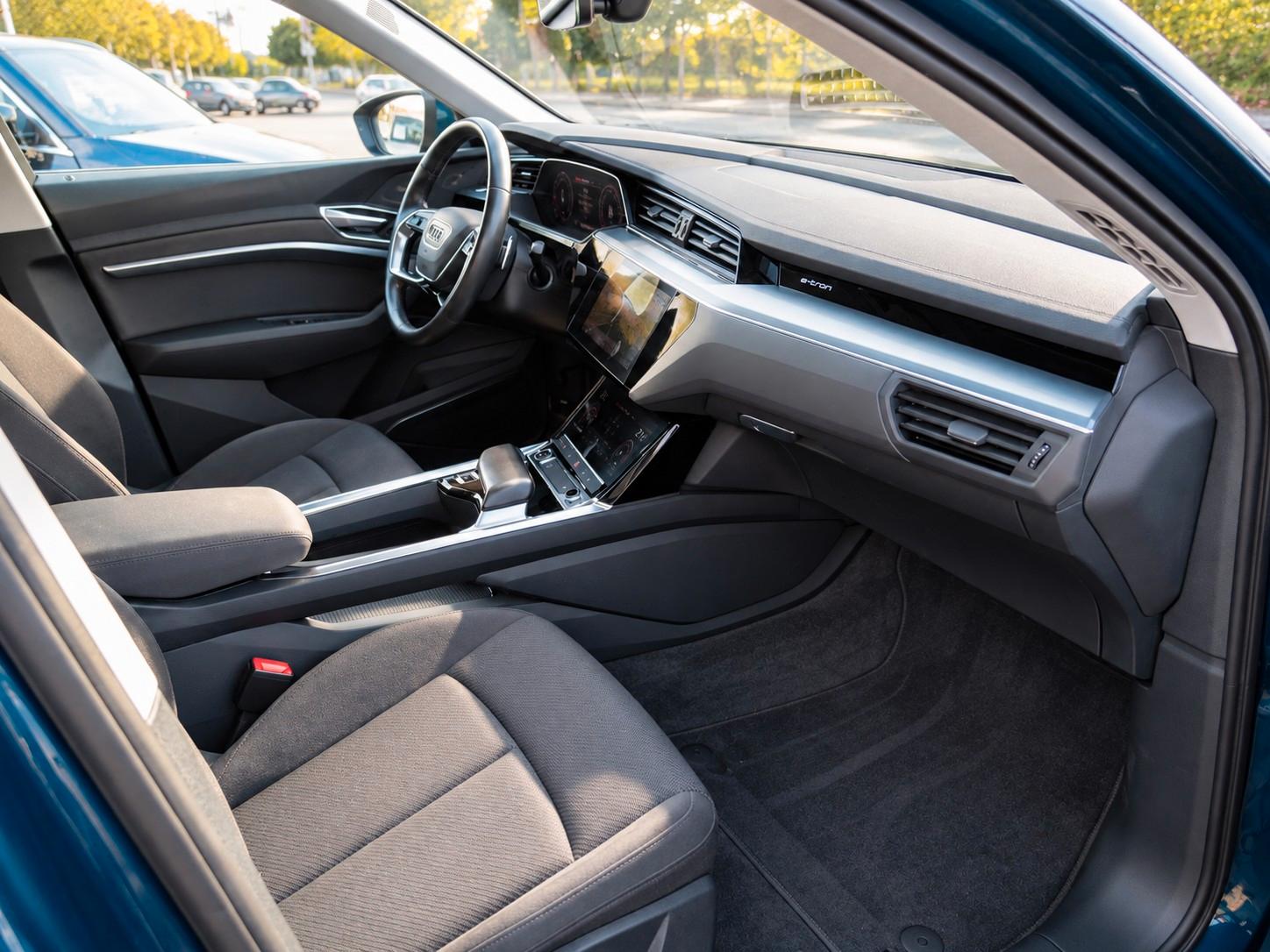 AUDI E-TRON - SPORTBACK 50 - 313 CV - BVA - ATTELAGE - ENTRETIEN AUDI