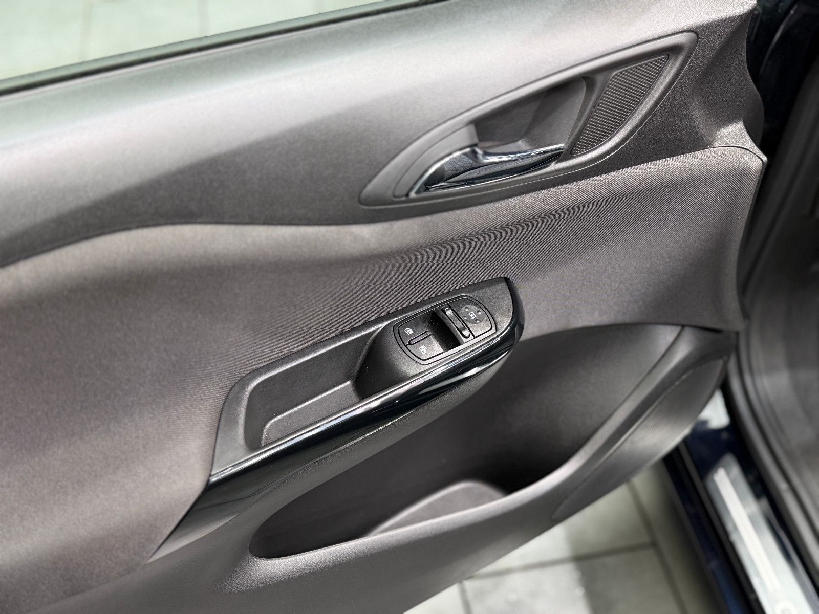 Fahrzeugabbildung Opel Corsa E|Automatik|RF-Kamera|Heizung|Bluetooth