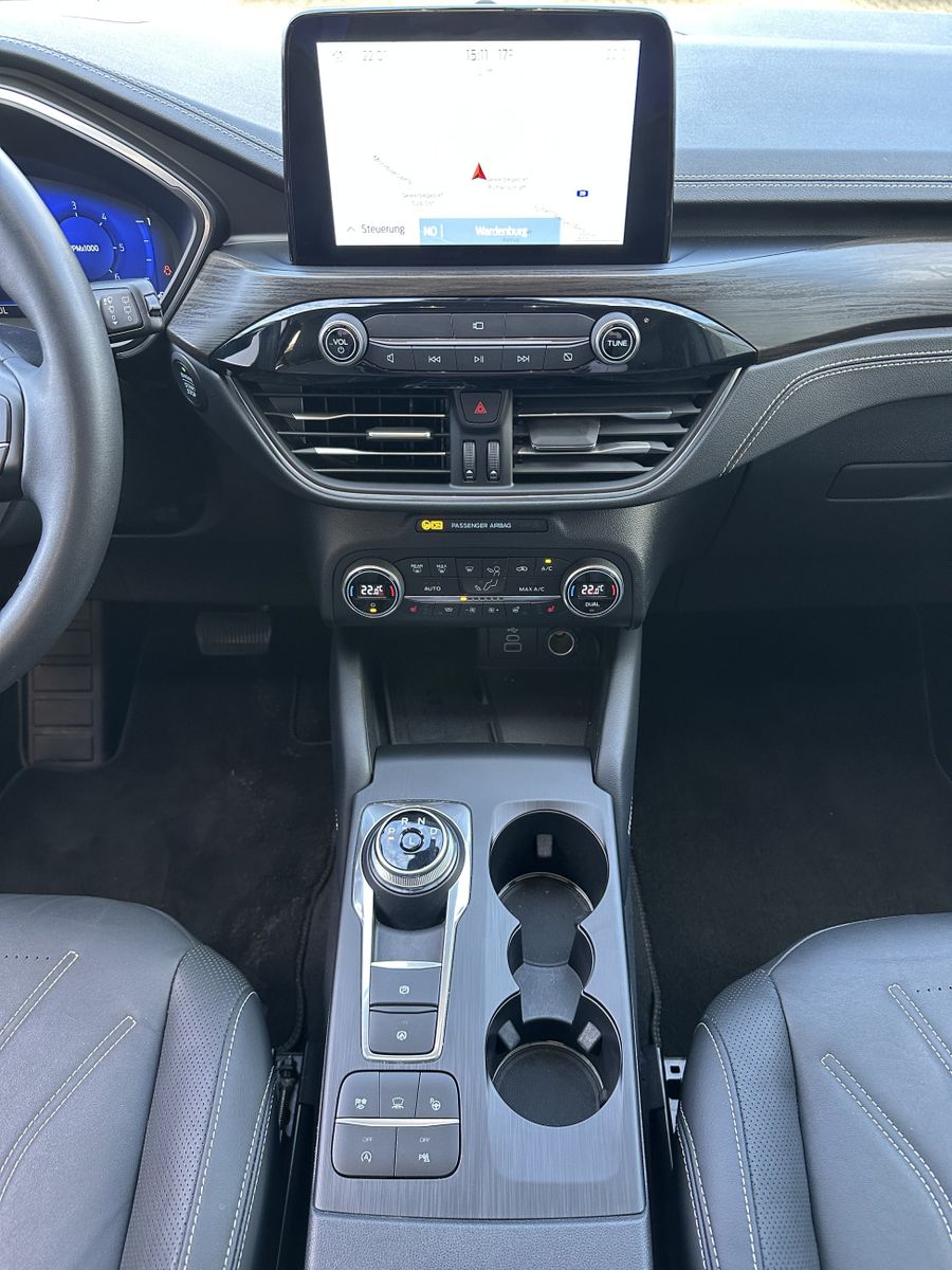 Fahrzeugabbildung Ford Kuga 2.0 EB 4x4 Aut. Vignale NAV+LED+AHK+PANO+VC