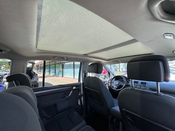 Volkswagen Touran - 12
