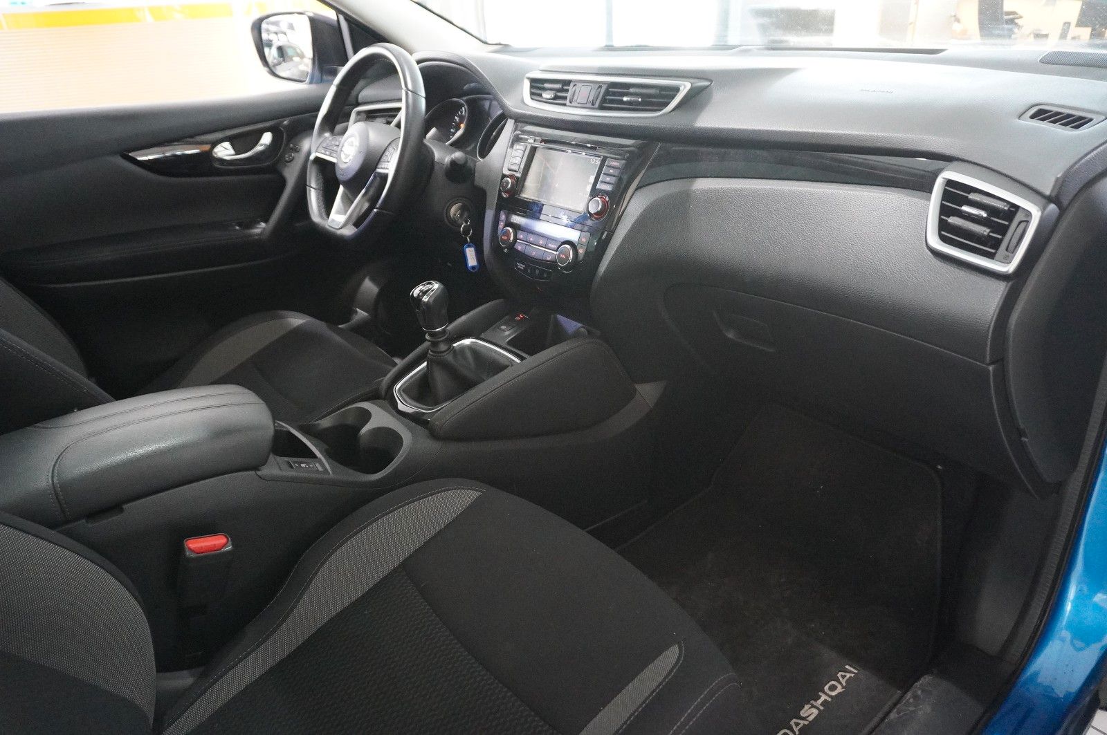 Fahrzeugabbildung Nissan Qashqai  1.3 DIG-T N-WAY NAVI/LED/KAMERA/SHZ/DAB