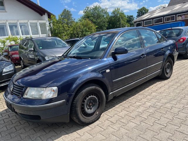 Volkswagen Passat 1,6 * KLIMA * EFH * ALU * 8-FACH BEREIFT