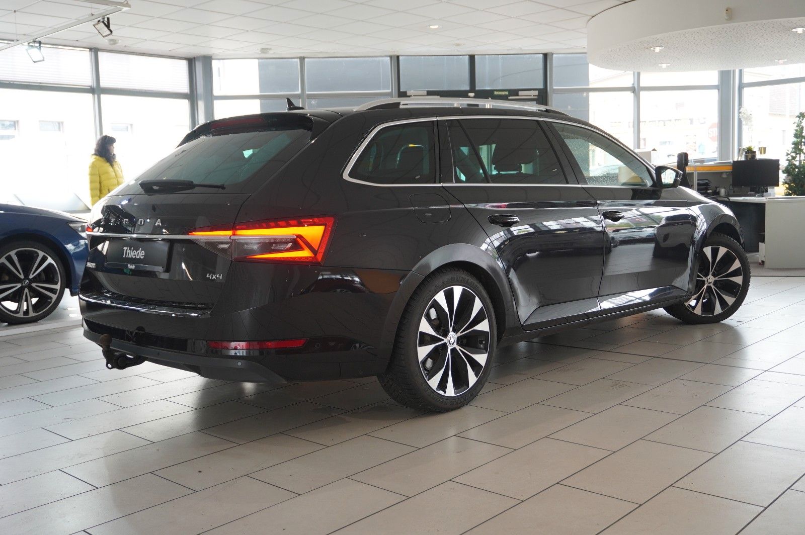 Fahrzeugabbildung SKODA Superb Combi 2.0D PREMIUM 4X4 NAVI/LED/360°/AHK