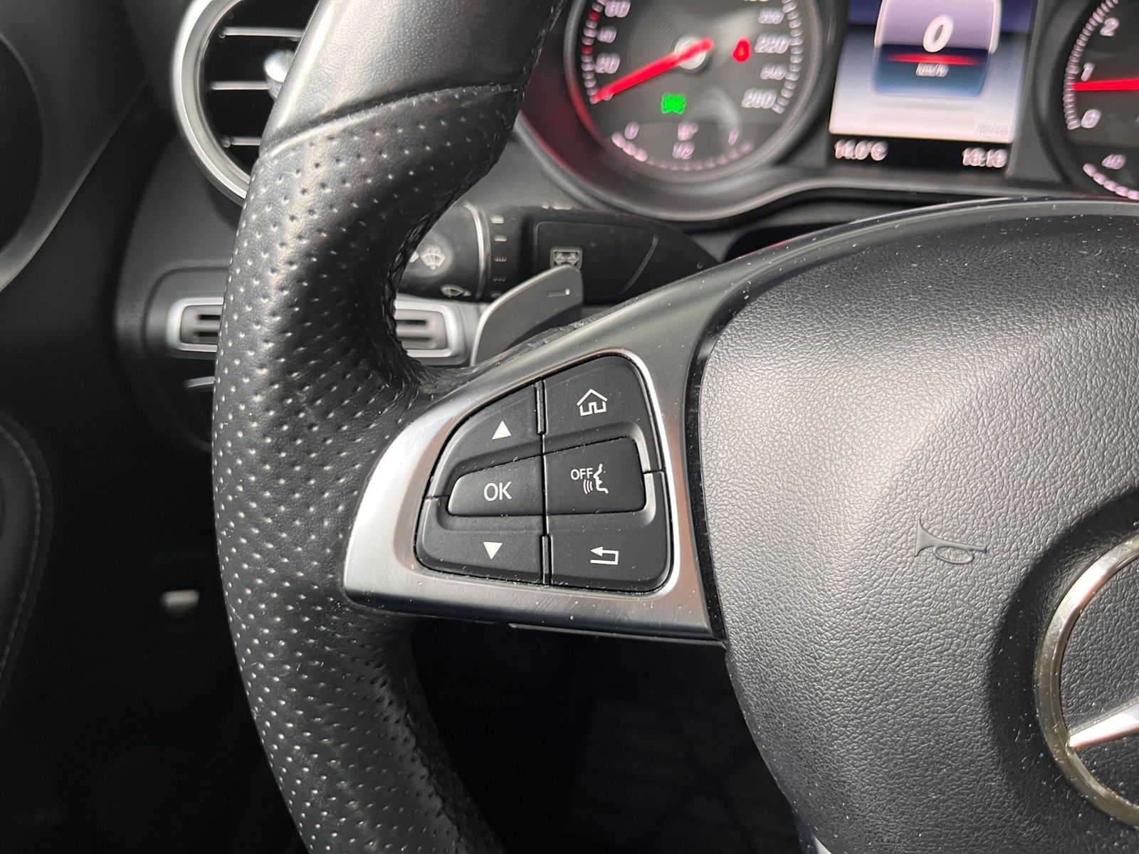 Fahrzeugabbildung Mercedes-Benz C 200 9G-TRONIC AMG Line NAVI LED