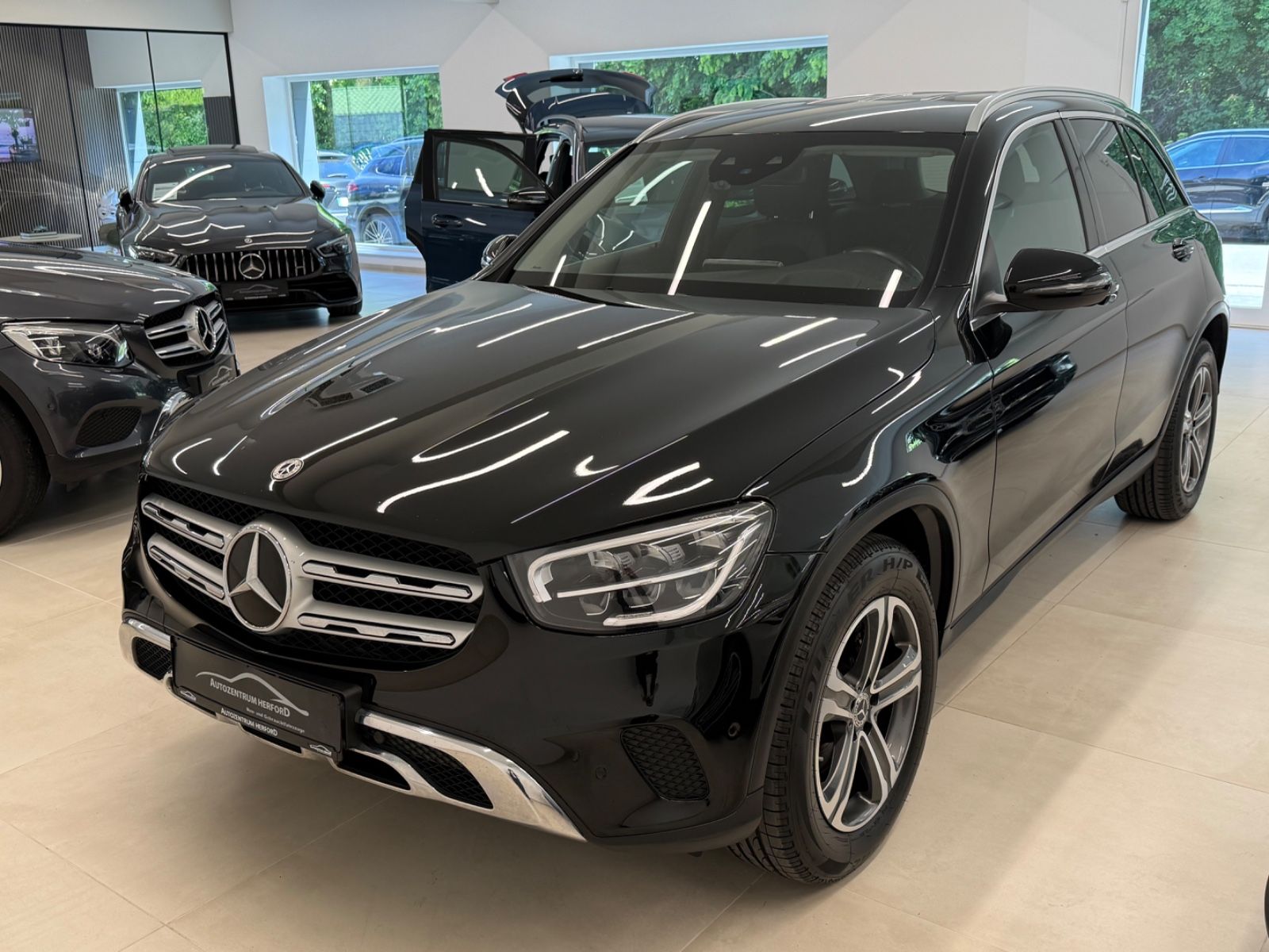 MERCEDES-BENZ GLC 220 d 4Matic AMG Line 1 HAND  AHK