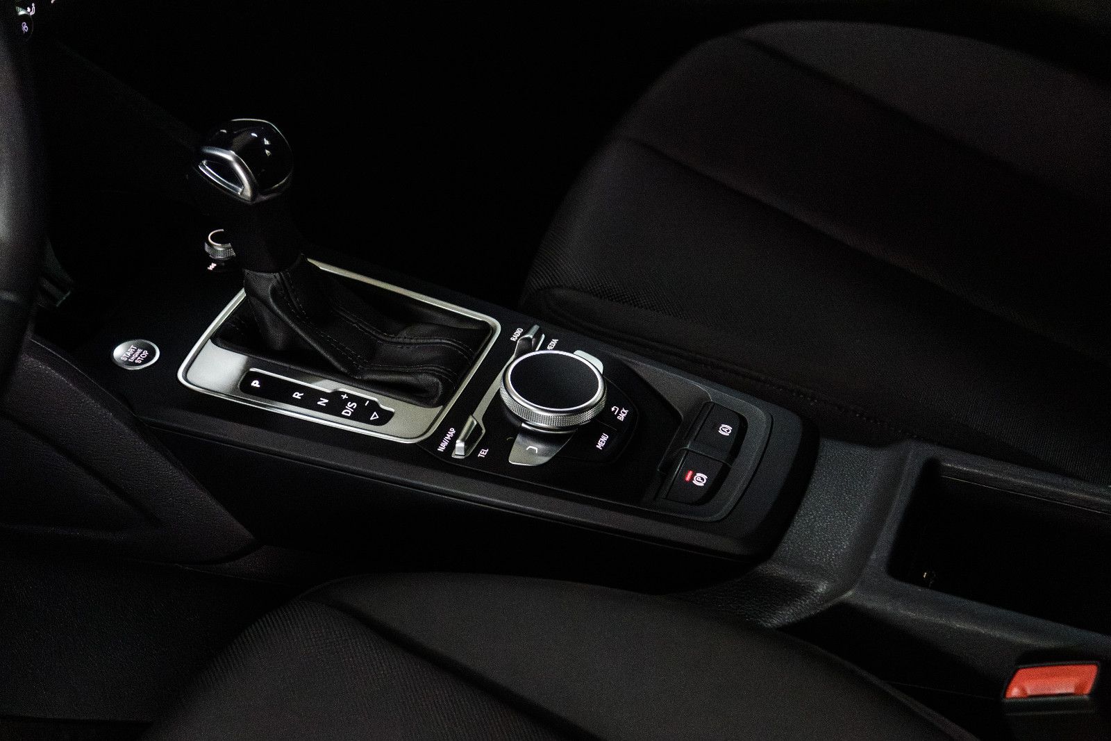 Fahrzeugabbildung Audi Q2 35 TFSI S tronic LED/SZH/NAVI