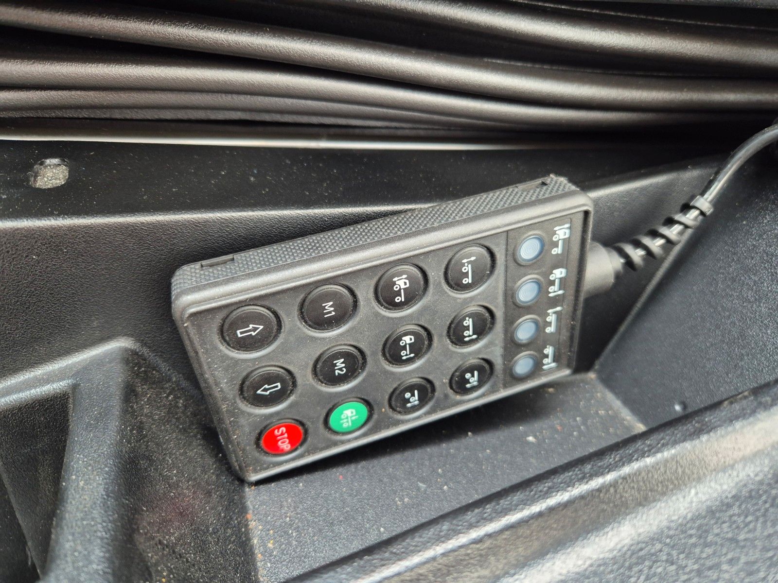 Fahrzeugabbildung Iveco X-Way AT300X48Z/P HR OFF 6x4 Hiab Winterdienst