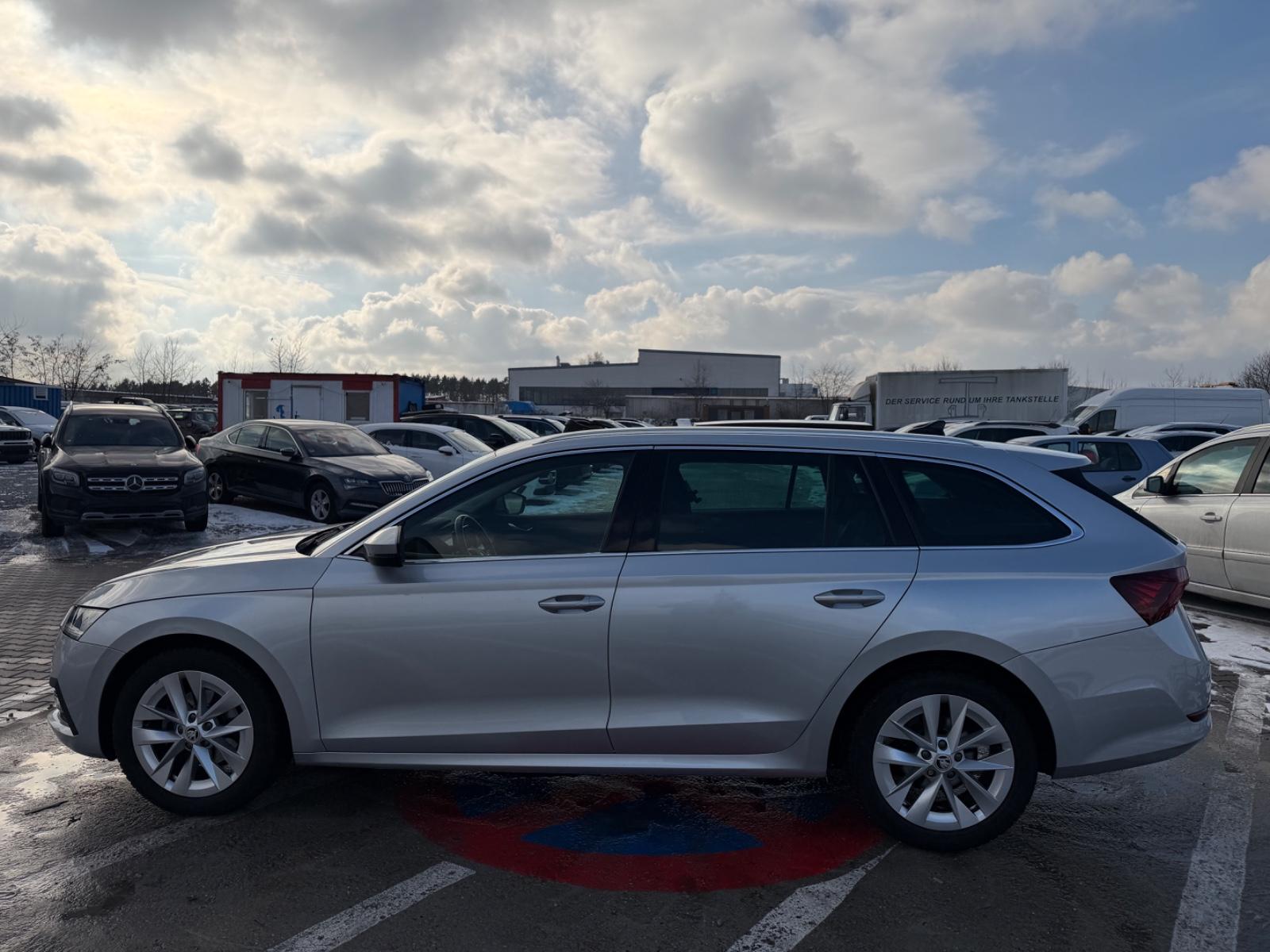 Skoda Octavia Led//Cam//Panorama//Carplay//Ambiente