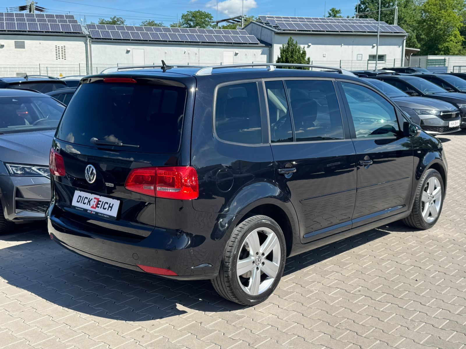 Fahrzeugabbildung Volkswagen Touran 2.0 TDI Cup PANO*BI-XENON*KLIMA*PDC*SHZ