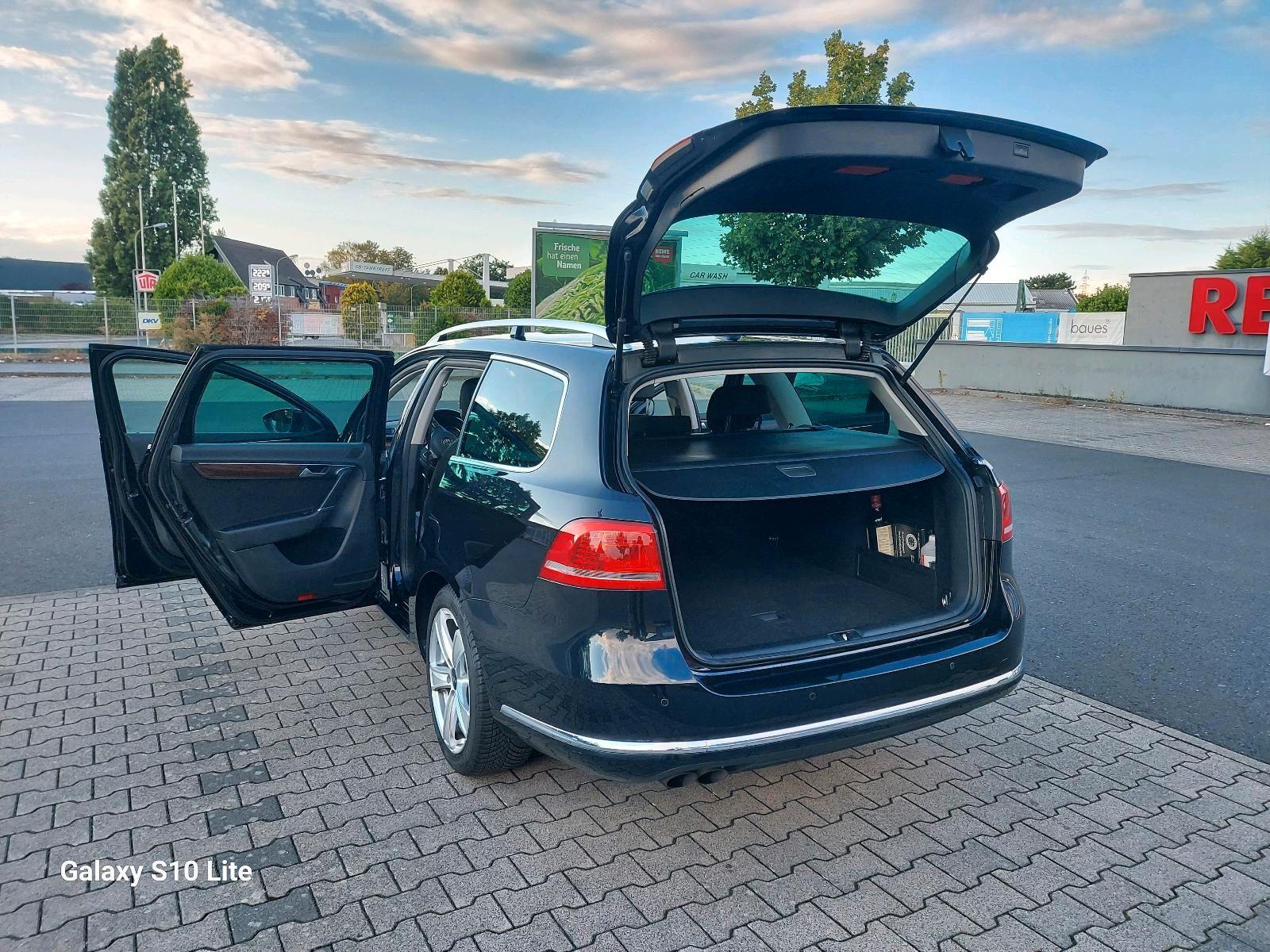 Volkswagen Passat 2014 — rear view