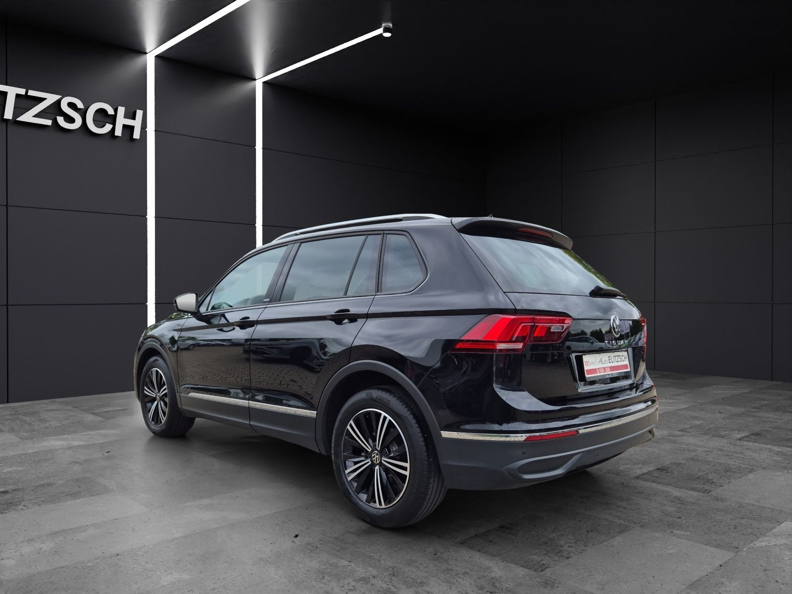 Fahrzeugabbildung Volkswagen Tiguan TSI United DSG LED Navi AID ACC Park-Assi