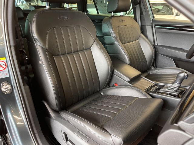 Skoda Superb Combi L&K *PANO*ACC*AHK*LEDER*NAVI*BI-XEN